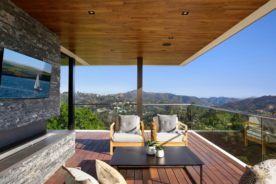 plan-now-enjoy-later-outdoor-av-that-fits-your-yard